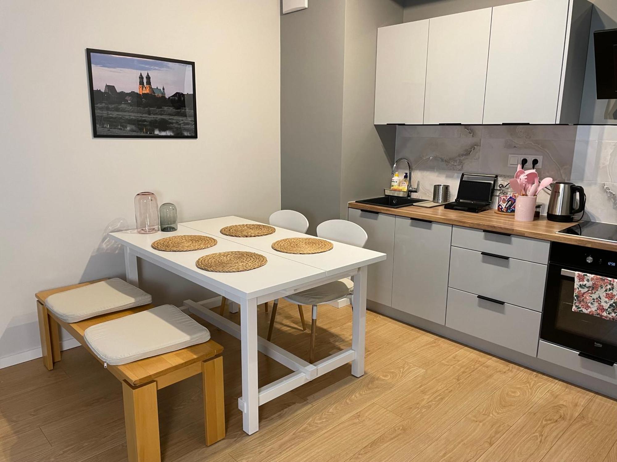 Essence Lux Apartment, Free Parking, Self Check-In 24H 波兹南 外观 照片