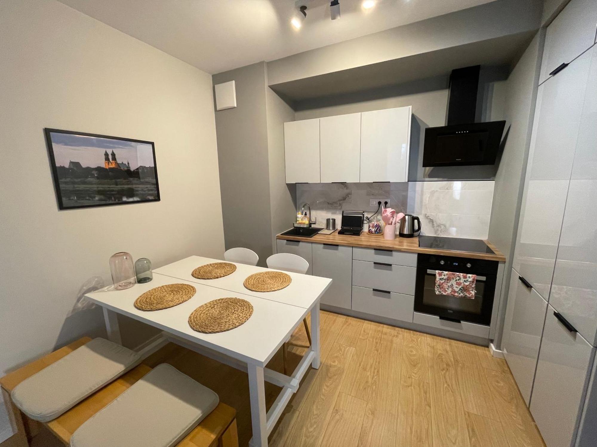 Essence Lux Apartment, Free Parking, Self Check-In 24H 波兹南 外观 照片